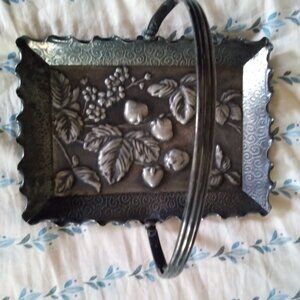 Vintage Reed & Barton Silver Plated Bridal Basket/ Fruit Basket